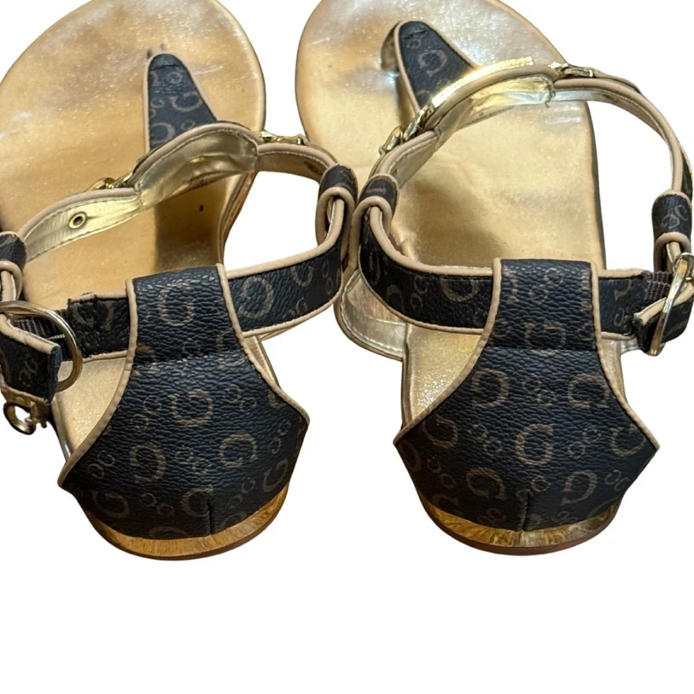 GBG Los Angeles Women’s Sandals Black‎ w/ Gold Logo Accents Size 9 - Picture 6 of 8